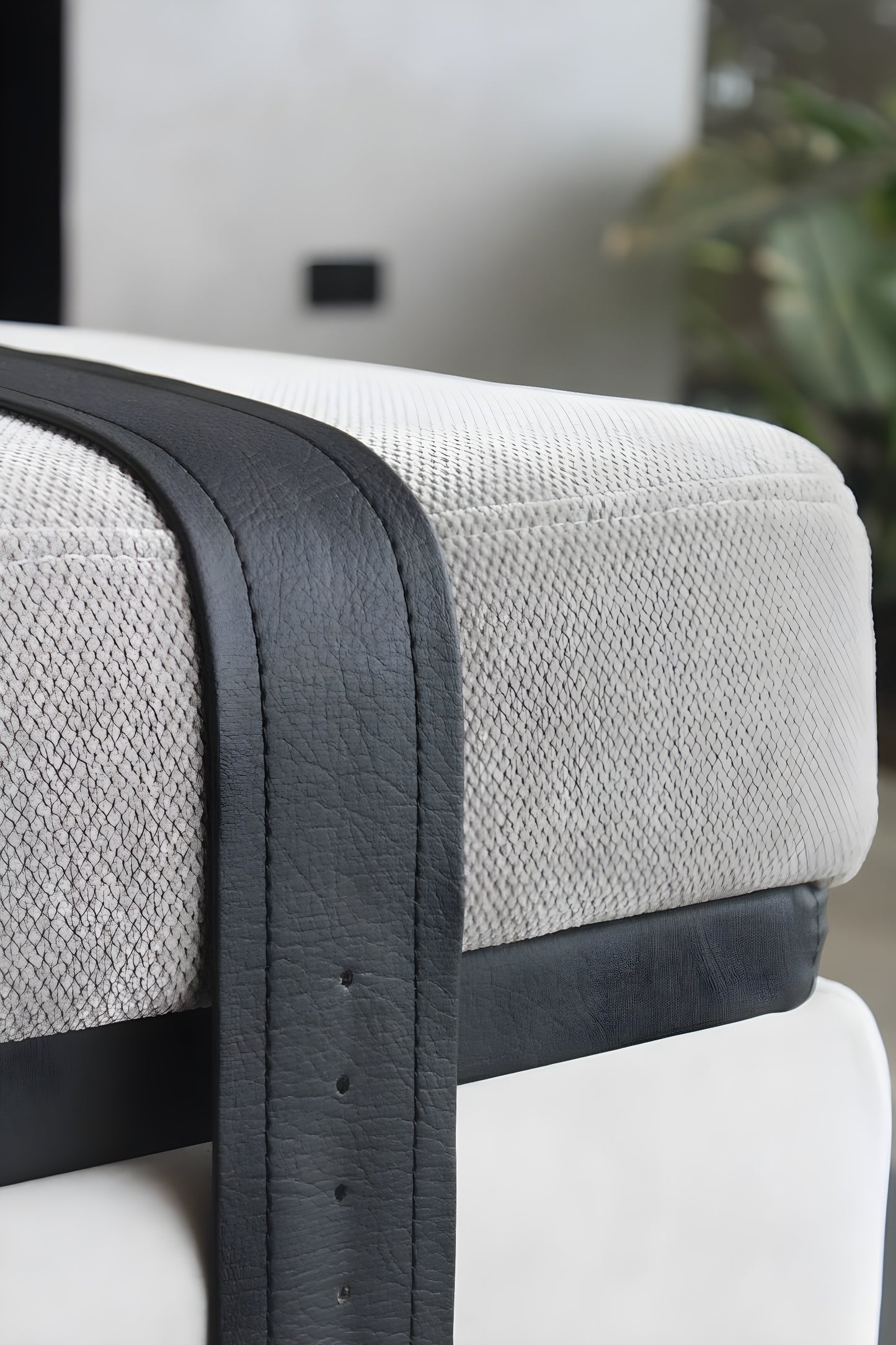 Chaise Longue Equilibrium